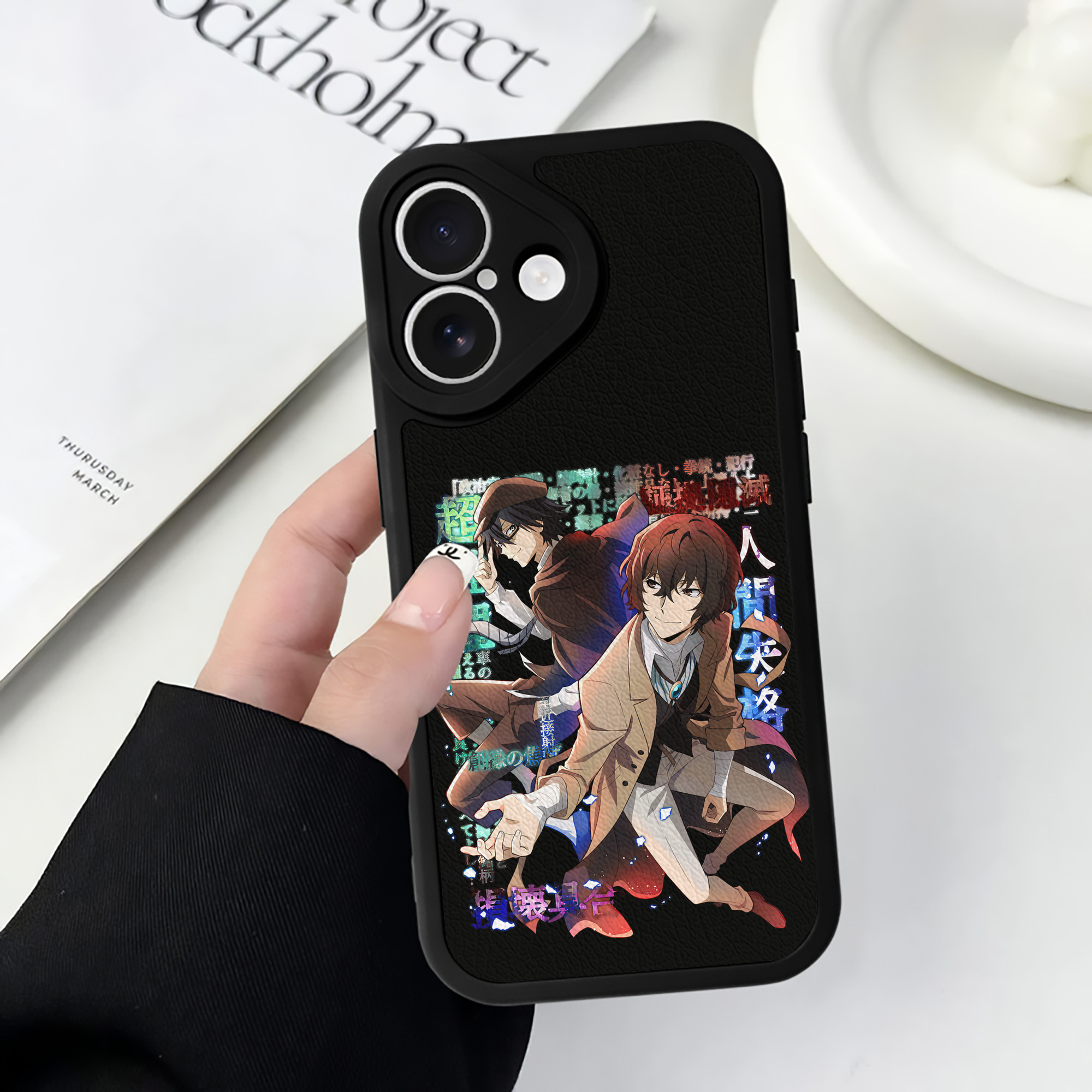 （画像用） 文豪ストレイドッグス Bungo Stray Dogs 【iPhone 16シリーズ対応】シリコンスマホケース（レザー調） 材質：シリコン